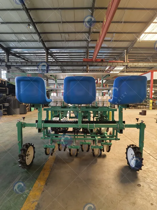 เครื่องปลูกหัวหอมแบบ 6 แถวที่ลากด้วยรถแทรกเตอร์